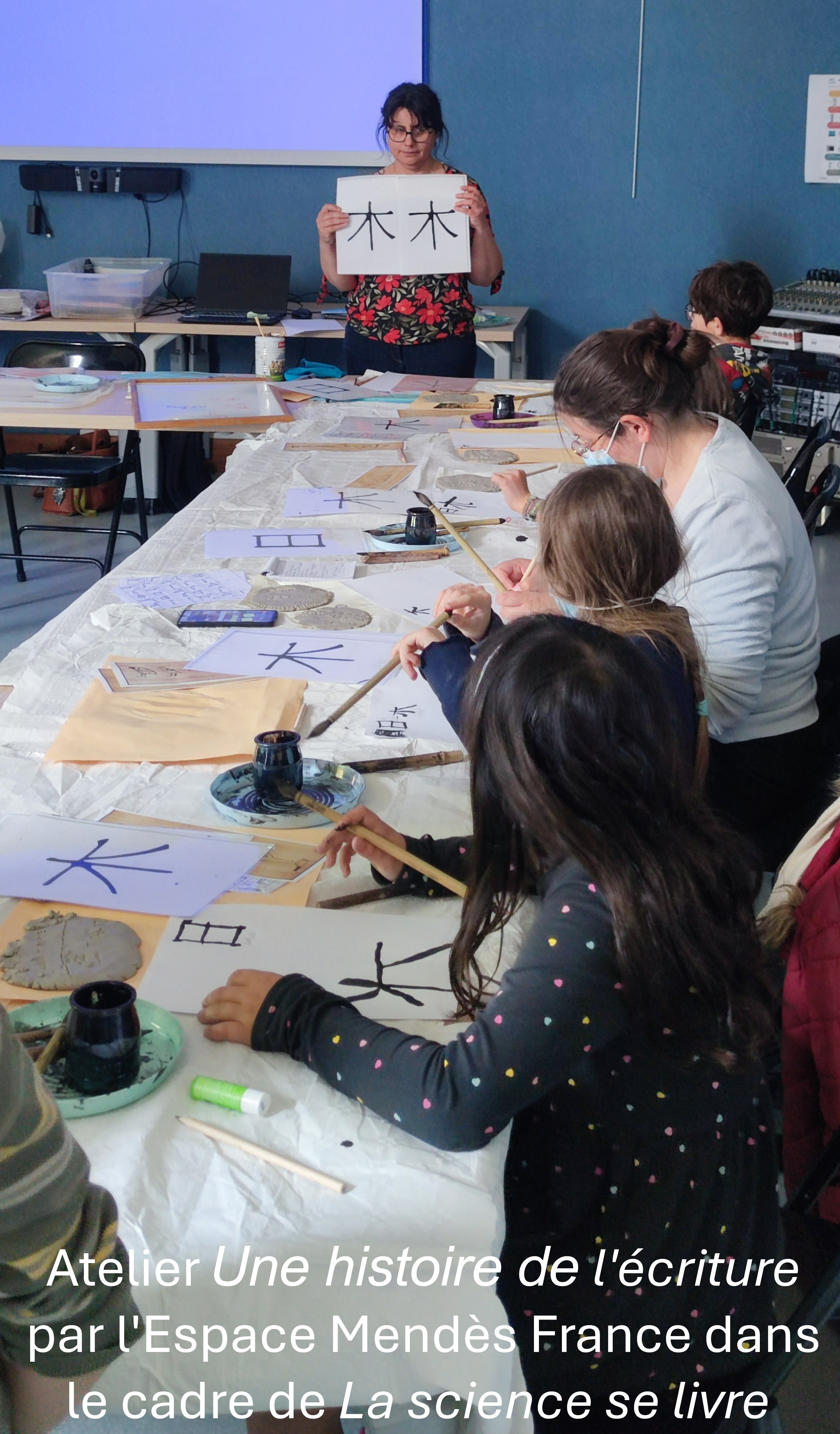 Atelier Une histoire de lecriture par lEMF dans le cadre de La science se livre.jpg